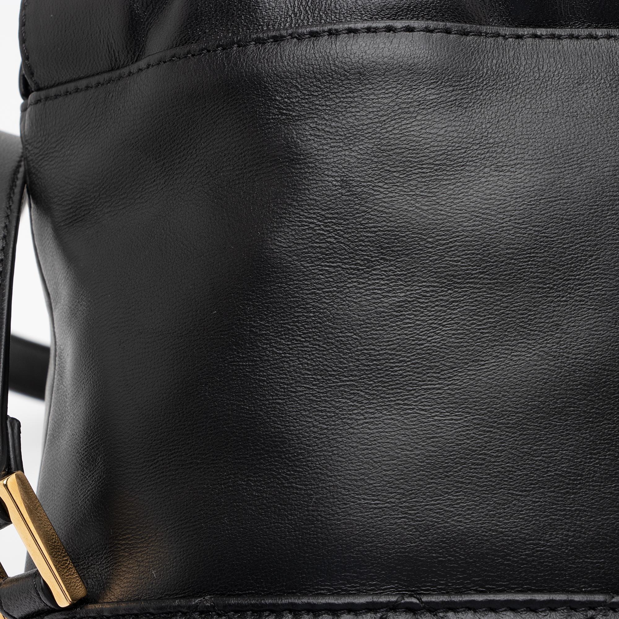 Versace Quilted Smooth Calfskin Le Medusa Small Bucket Bag (SHF-W0OUZR)