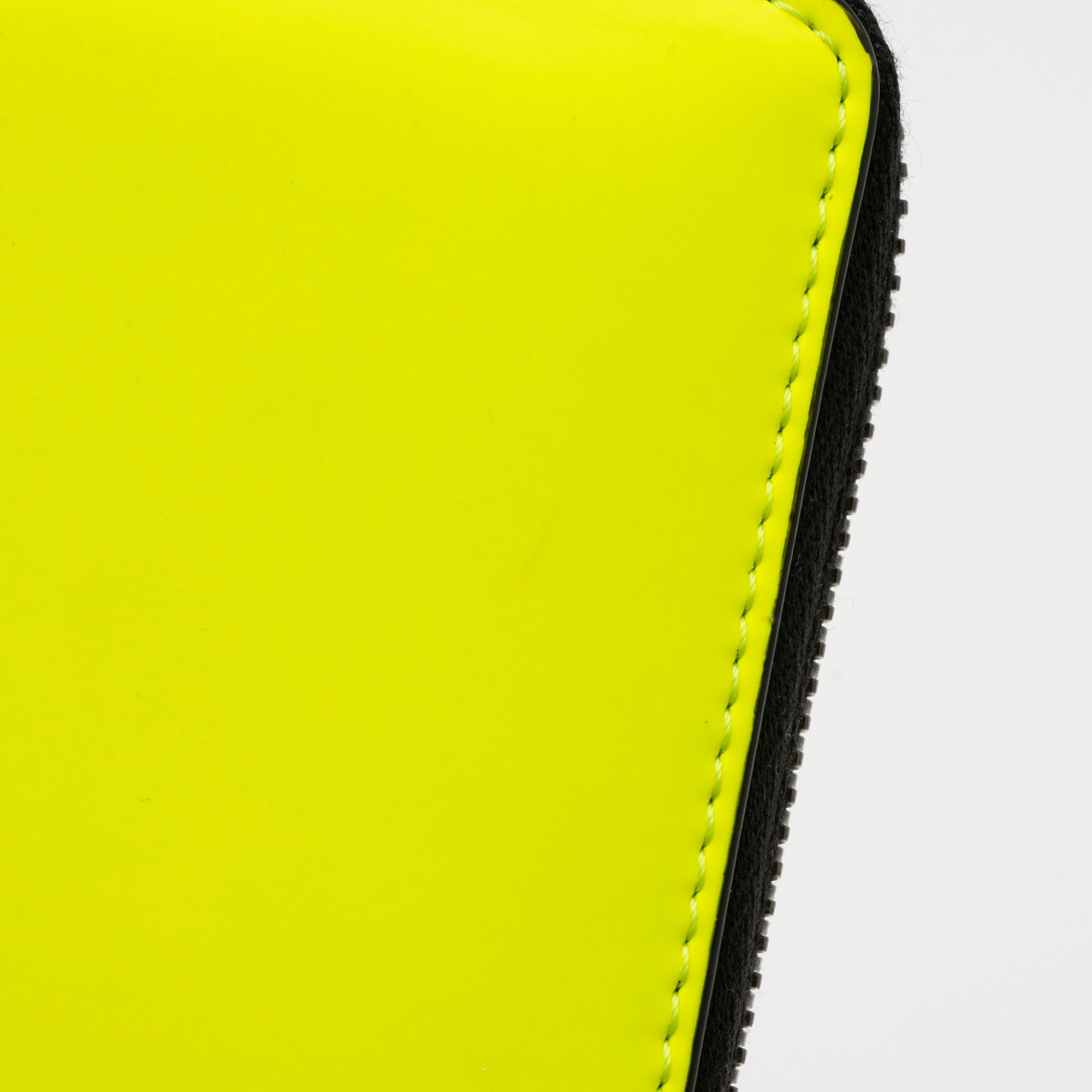 Versace Rubberized Calfskin Medusa Zip Bi-Fold Wallet (SHF-WKnEPa)