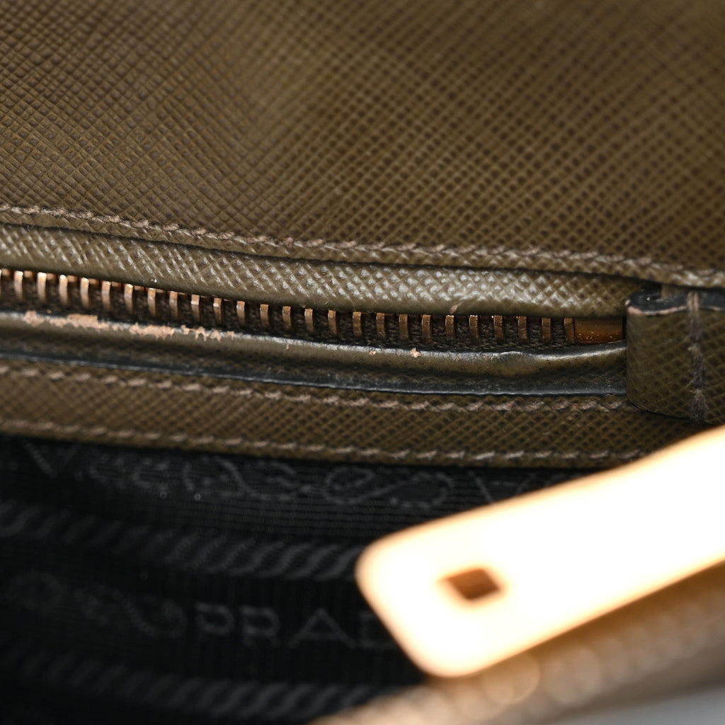 Saffiano Lux Bi-Color Medium Tote Militare Black
