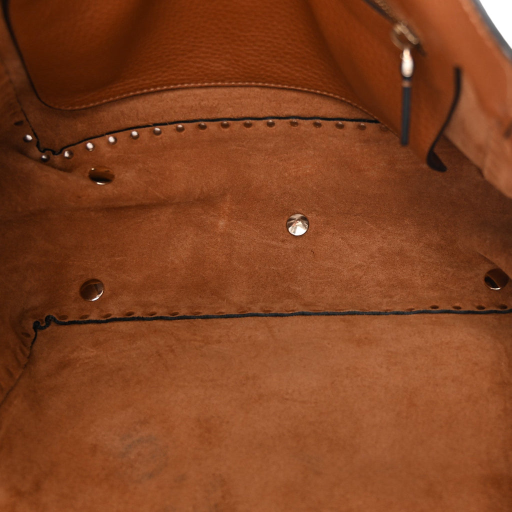 Pebbled Calfskin Medium Rockstud Tote Light Cuir