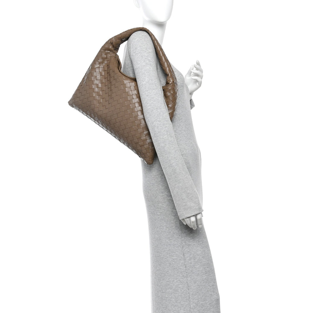 Calfskin Intrecciato Small Hop Pinecone