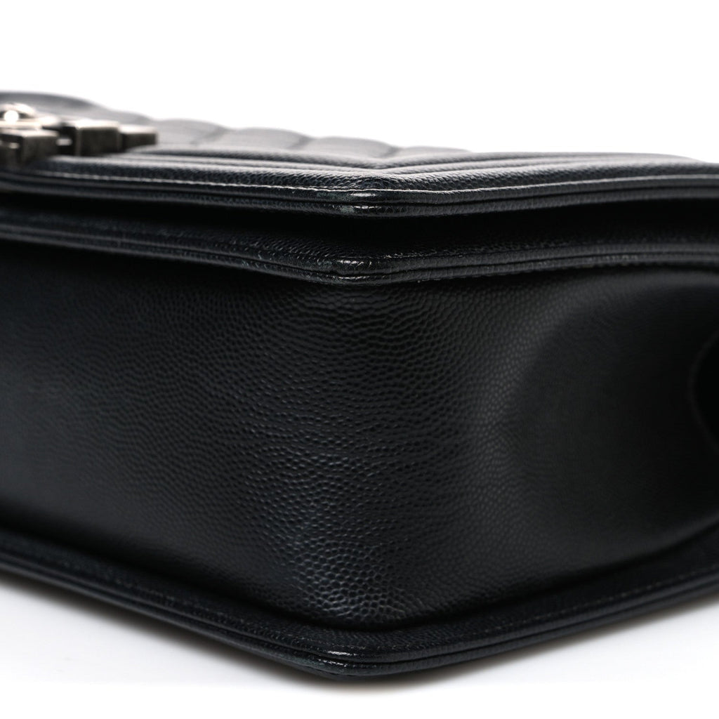 Caviar Quilted Medium Boy Flap Black