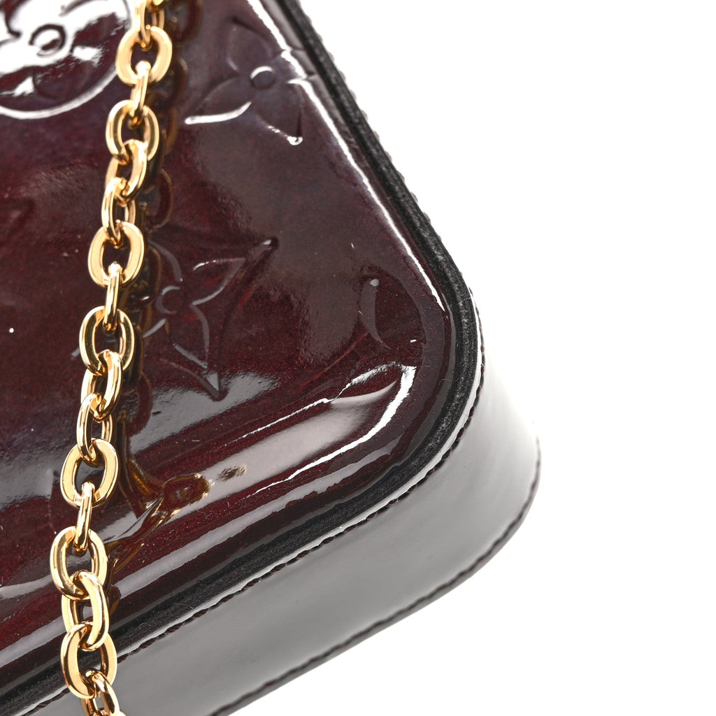 Vernis Pochette Felicie Chain Wallet Amarante