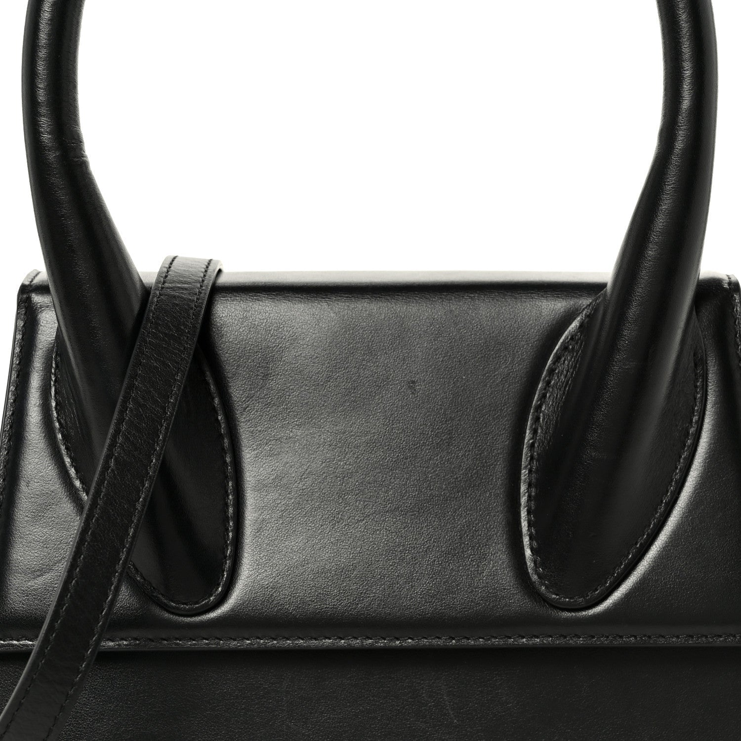 Smooth Calfskin Le Chiquito Moyen Black