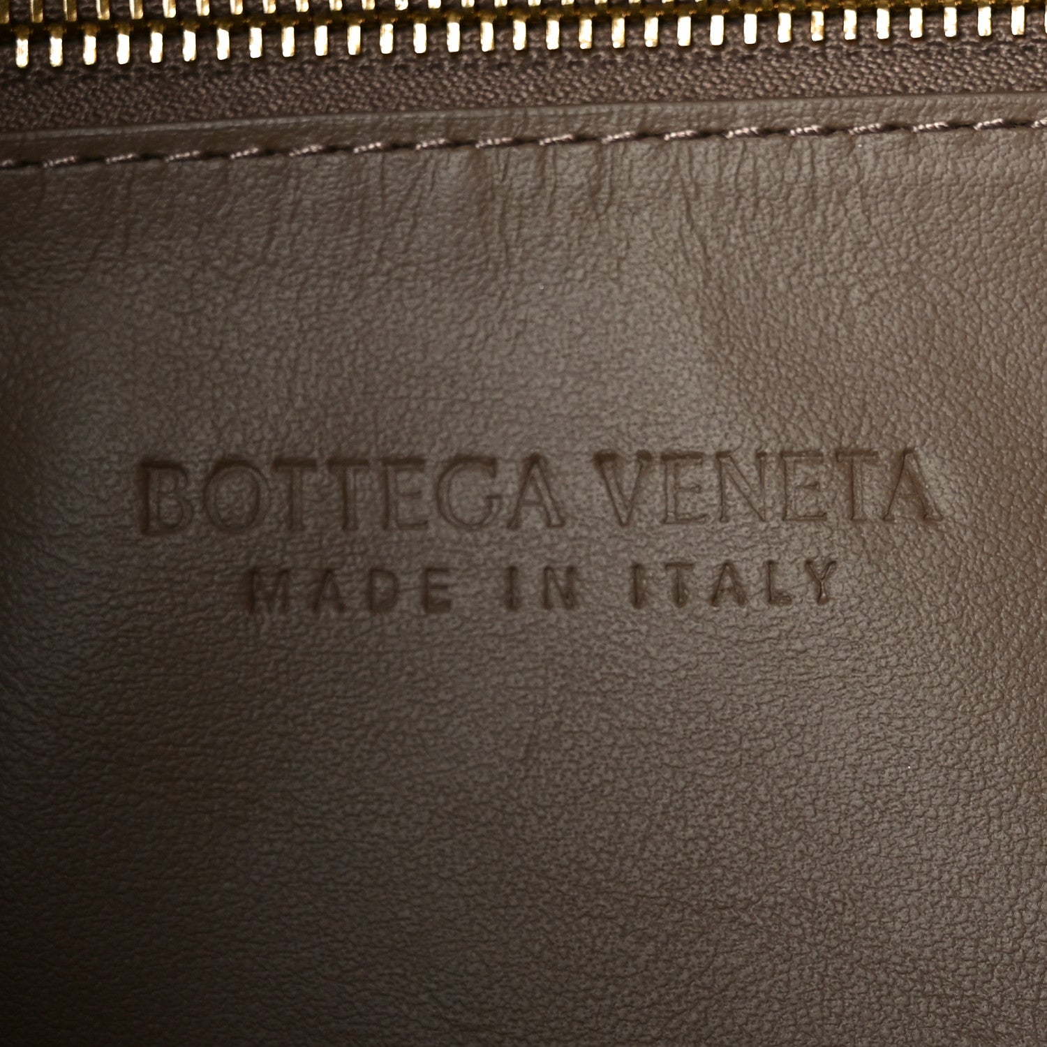 Calfskin Intrecciato Small Hop Pinecone