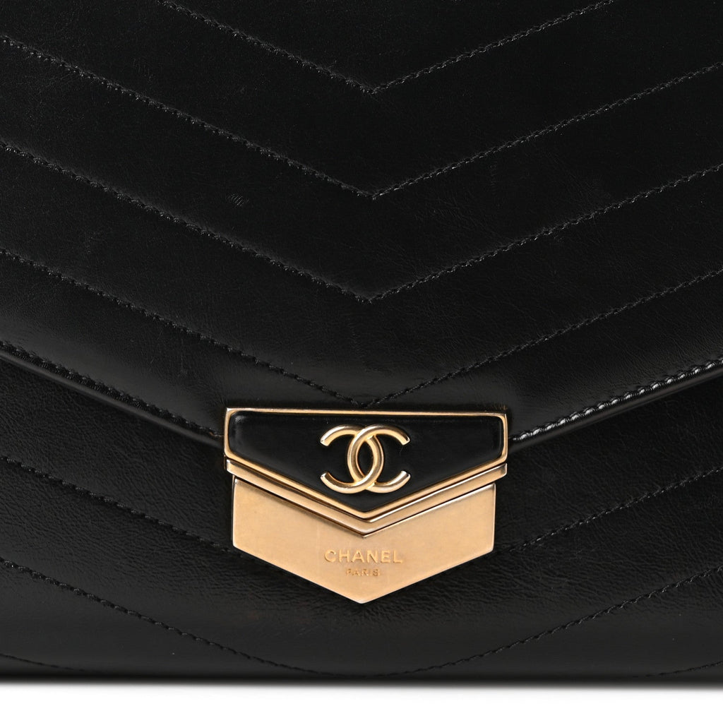 Calfskin Chevron Quilted Medal Flap Black