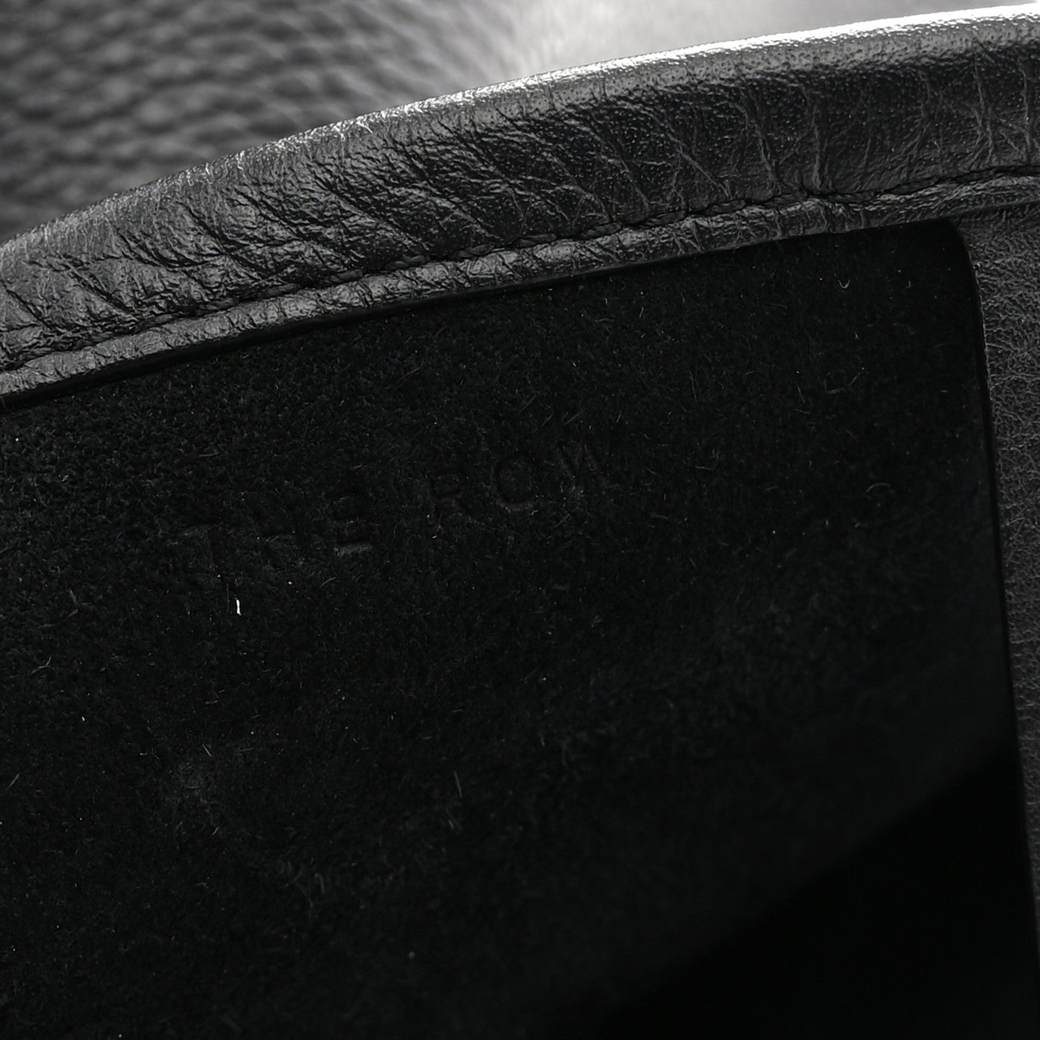 Grained Calfskin Medium N/S Park Black