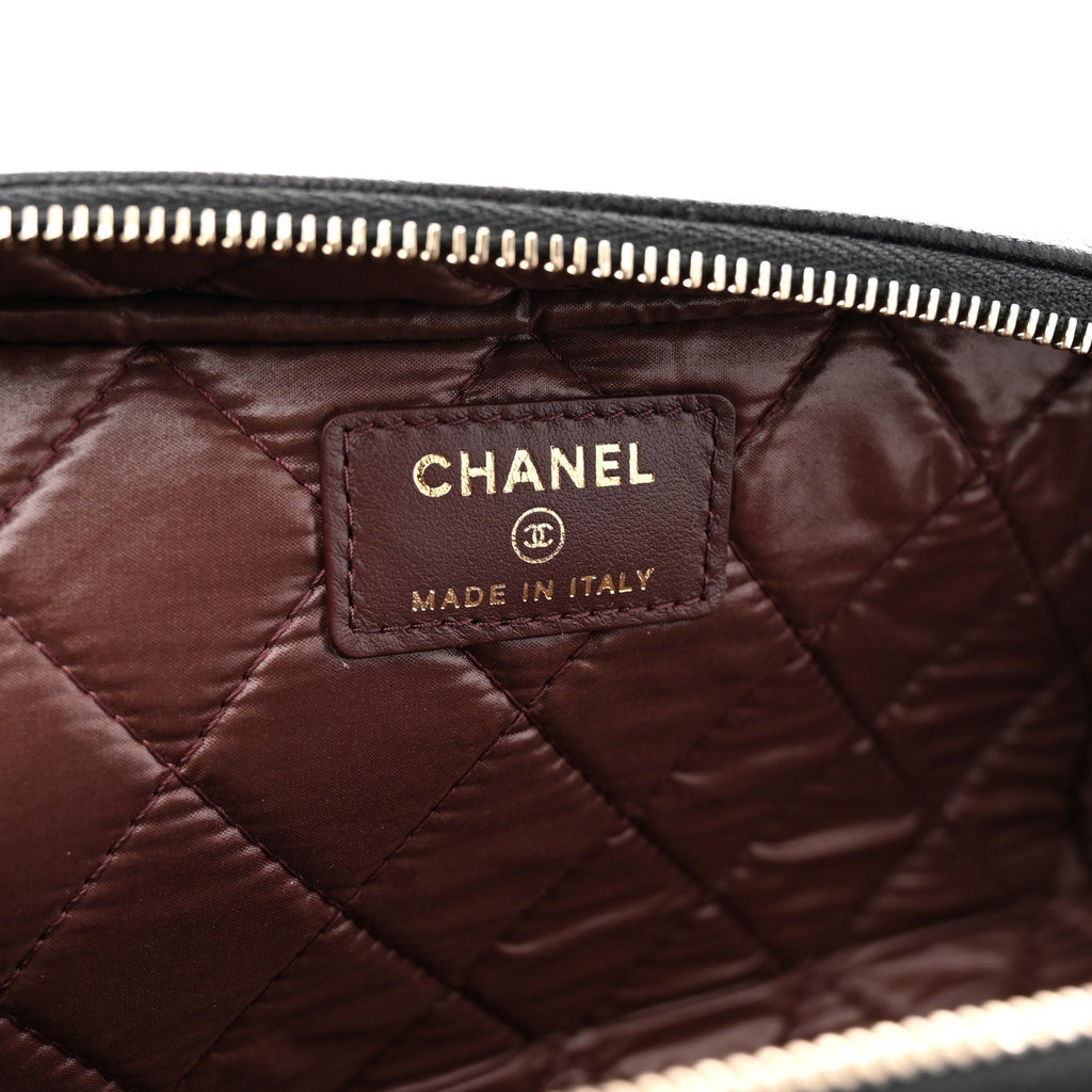 Caviar Quilted Toiletry Case With Chain Black