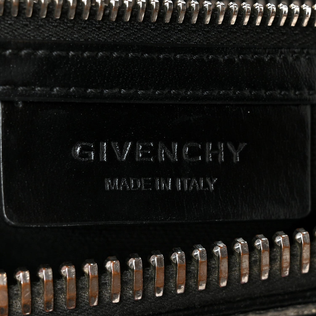 Shiny Lord Calfskin Medium Antigona Black
