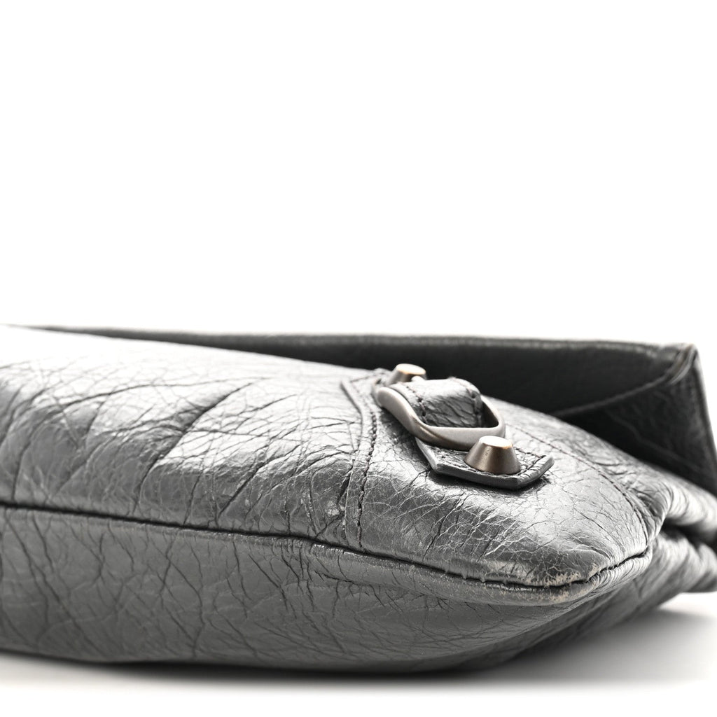 Agneau Classic Hardware Envelope Strap Clutch Gris Fossile