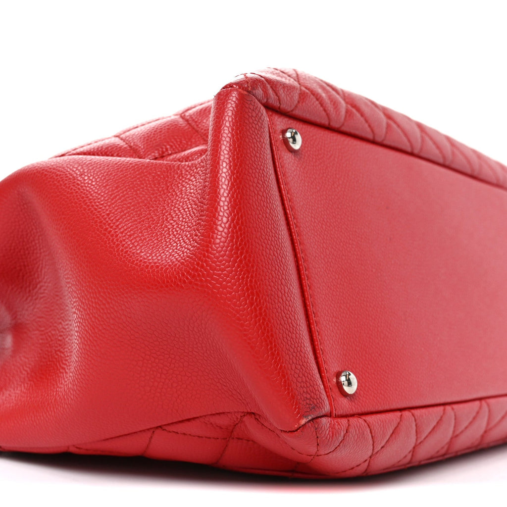 Caviar Quilted XL Grand Shopping Tote GST Red