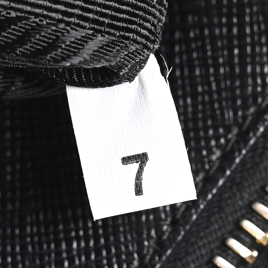 Saffiano Medium Galleria Double Zip Tote Black