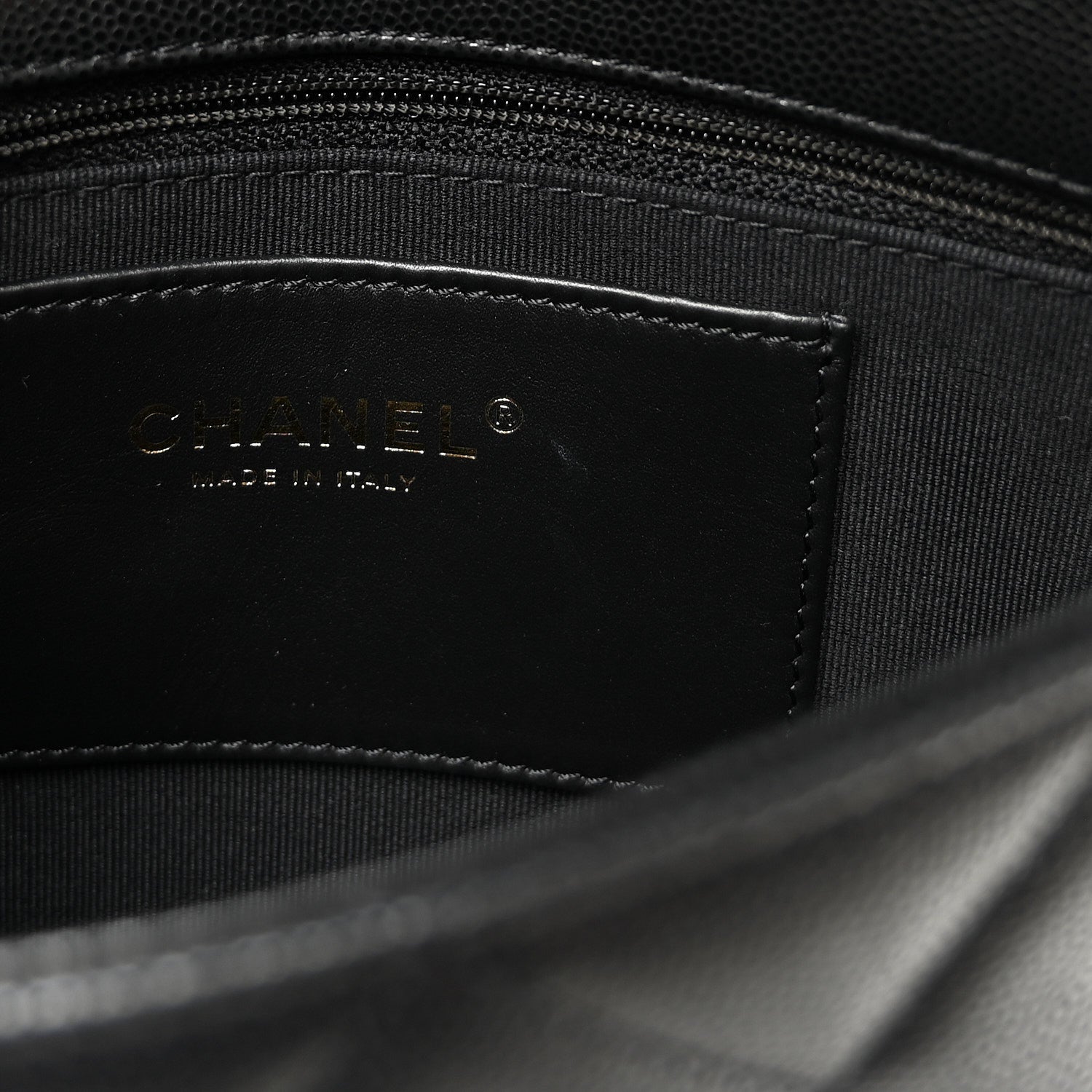 Shiny Caviar Quilted Mini Chain Messenger Flap Bag Black