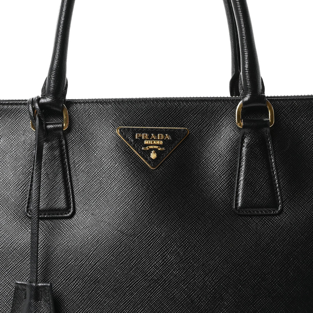 Saffiano Medium Galleria Double Zip Tote Black