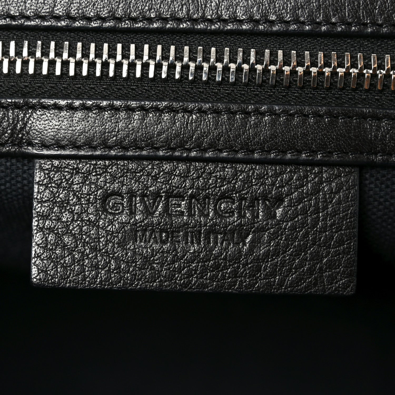 Waxy Grained Calfskin Medium Nightingale  Black