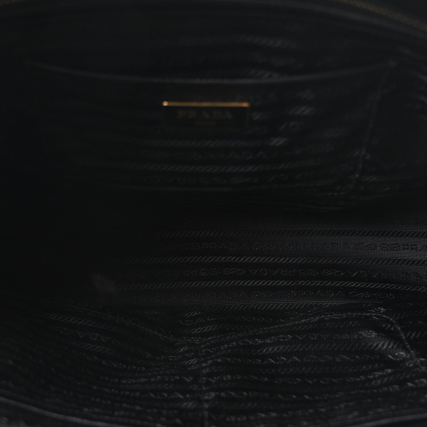 Saffiano Medium Galleria Double Zip Tote Black