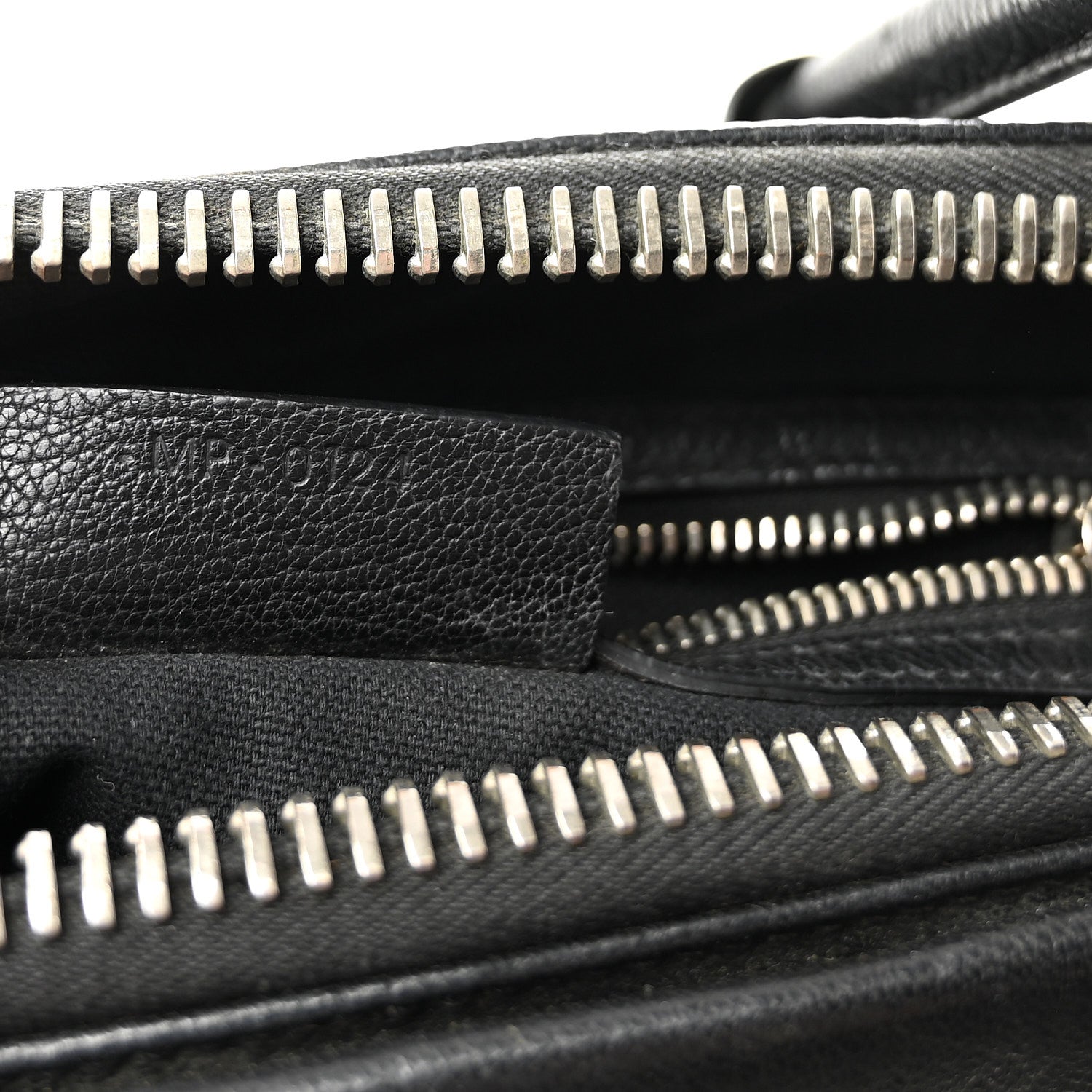 Sugar Goatskin Medium Antigona Black Black