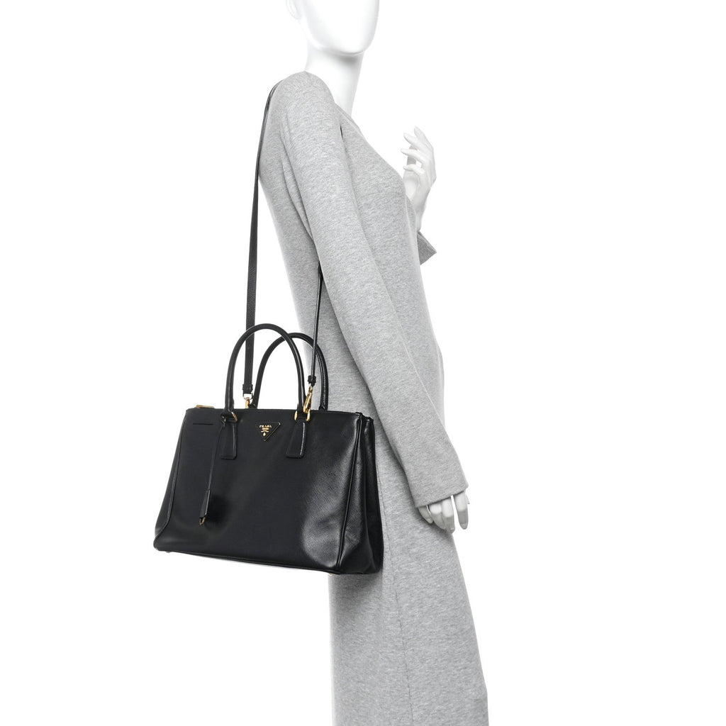 Saffiano Medium Galleria Double Zip Tote Black