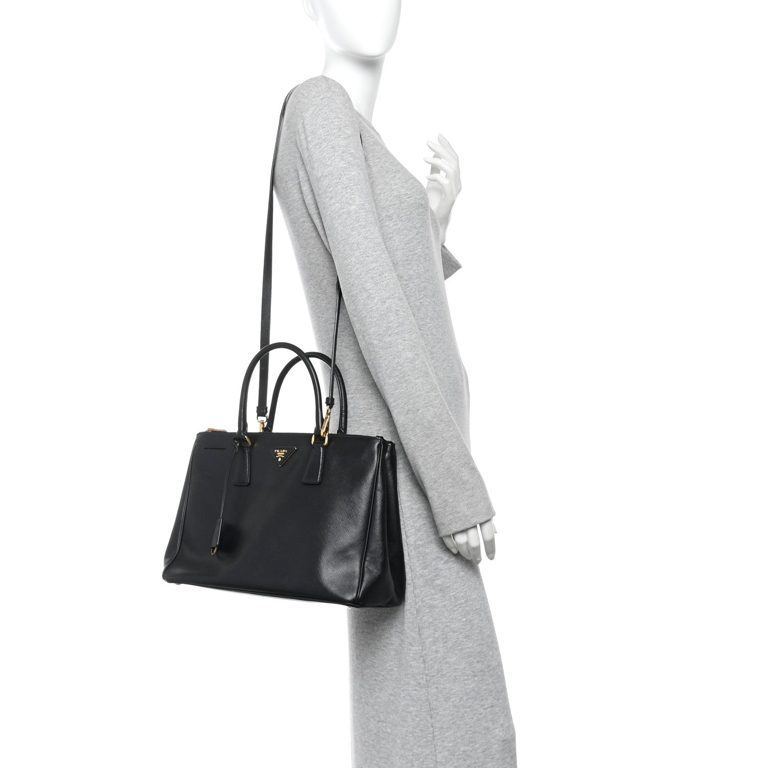 Saffiano Medium Galleria Double Zip Tote Black