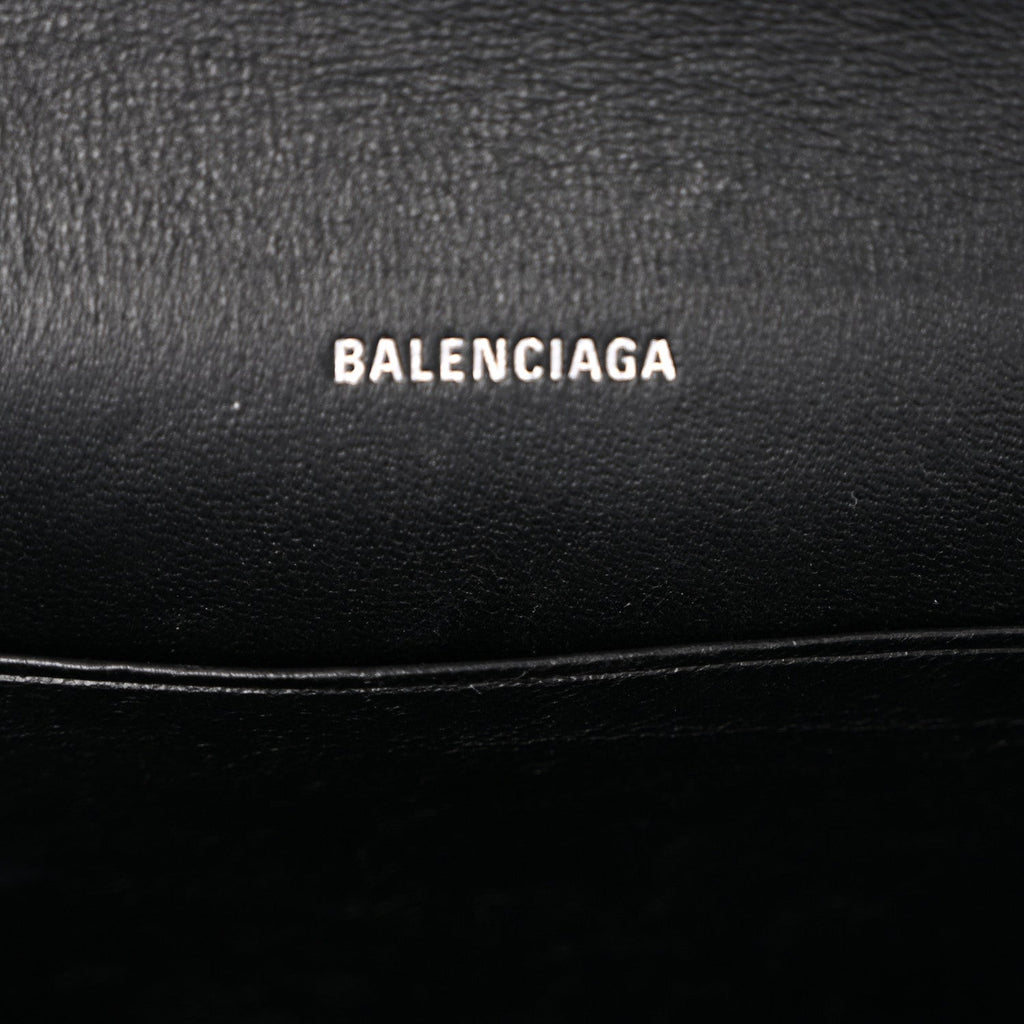 Grained Calfskin Logo Cash Phone Holder Wallet On Chain Black White
