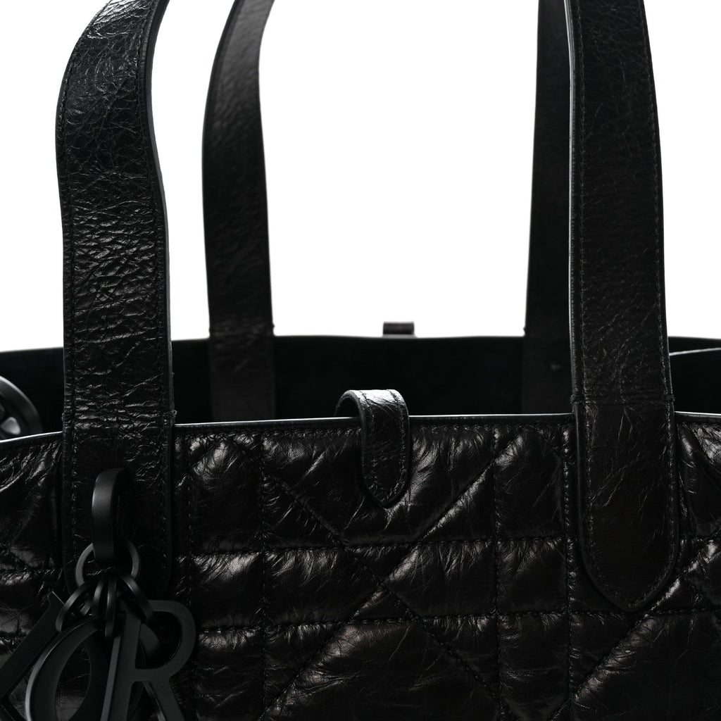 Crinkled Calfskin Macrocannage Medium Toujours Black