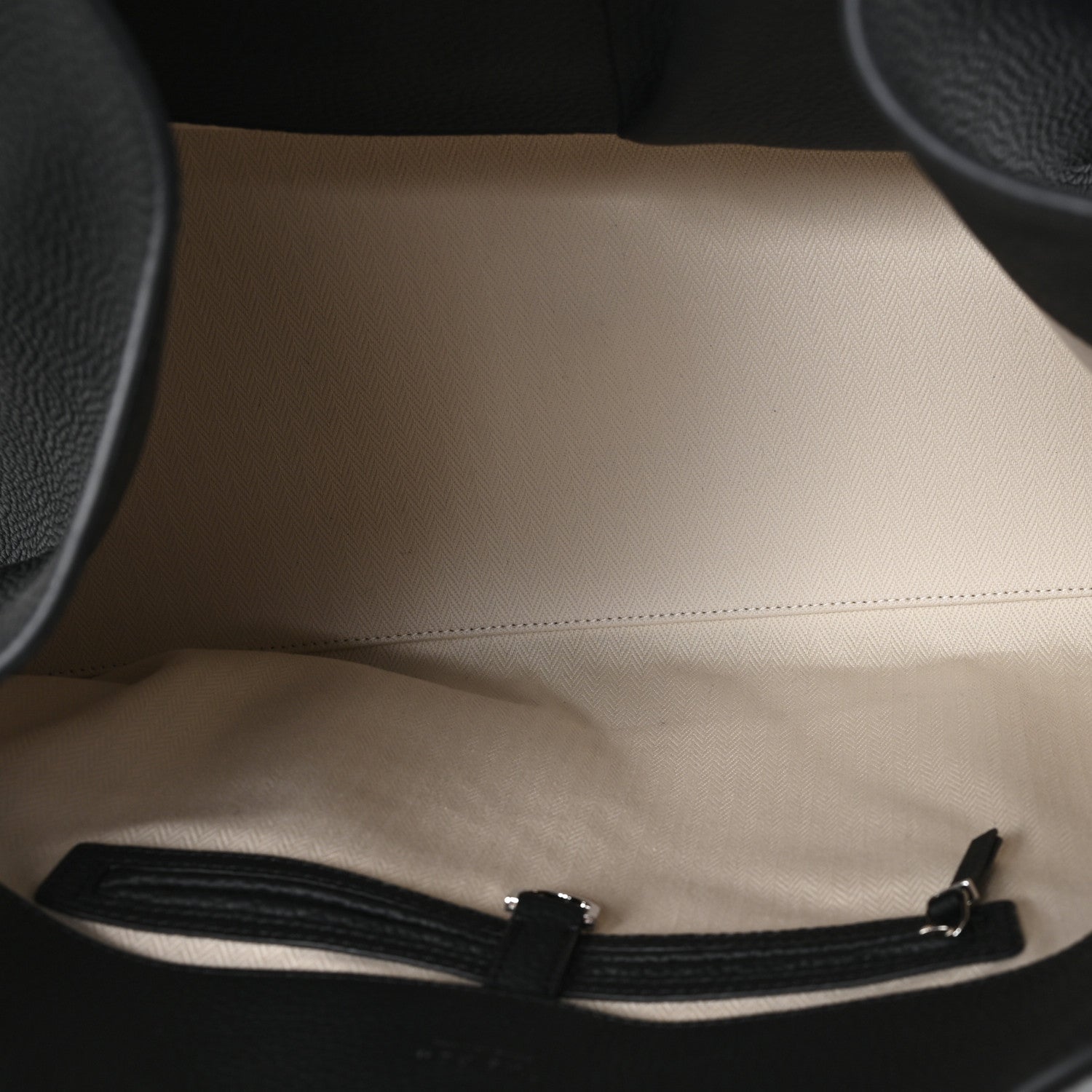 Grained Calfskin Soft Margaux 17 Black