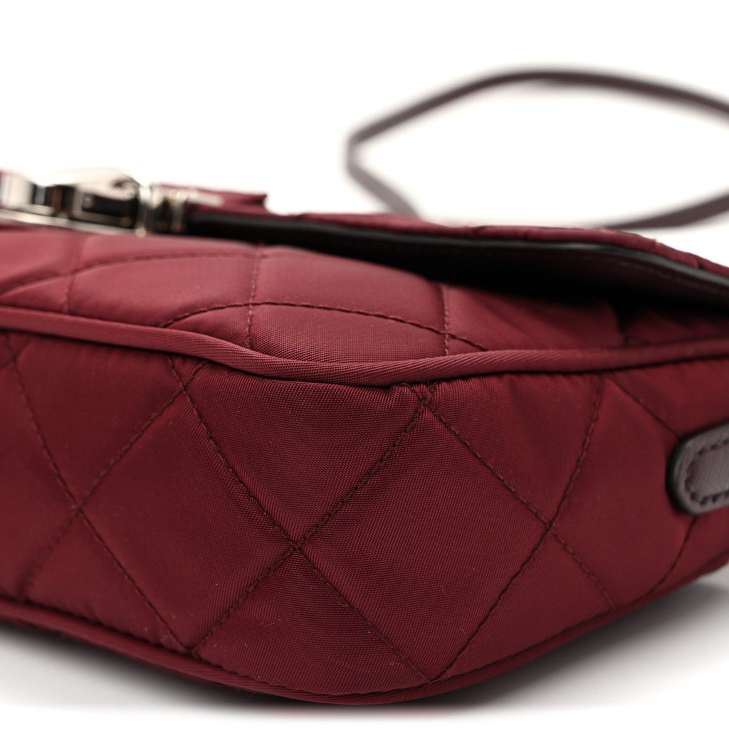 Nylon Tessuto Impunturato Quilted Flap Crossbody Granato