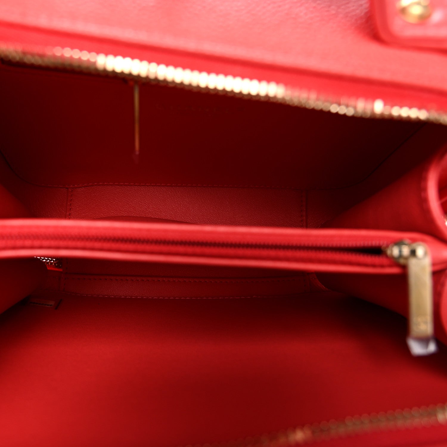 Caviar Quilted Medium CC Filigree Vanity Case Red