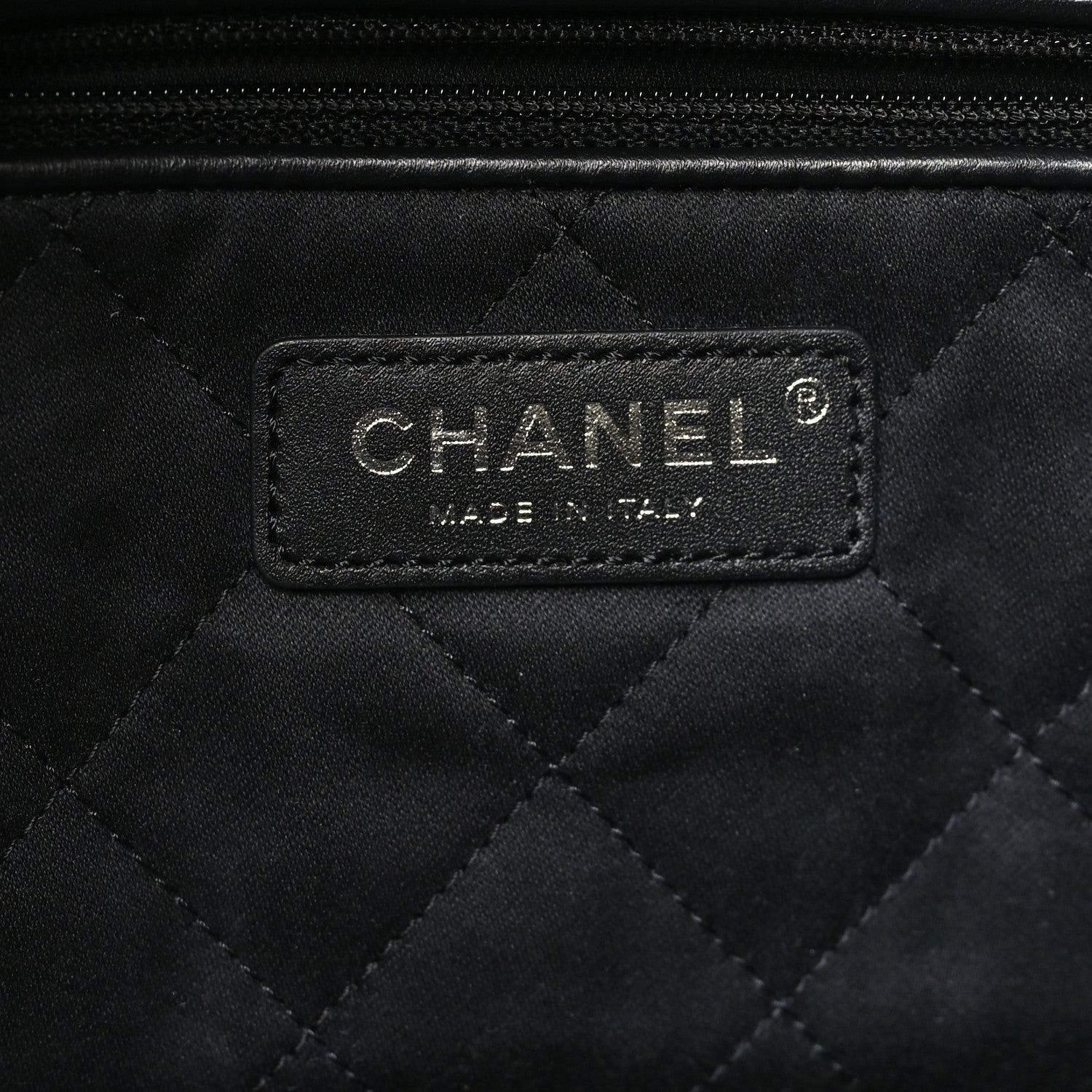 Shiny Calfskin Quilted Large Chanel 22 So Black