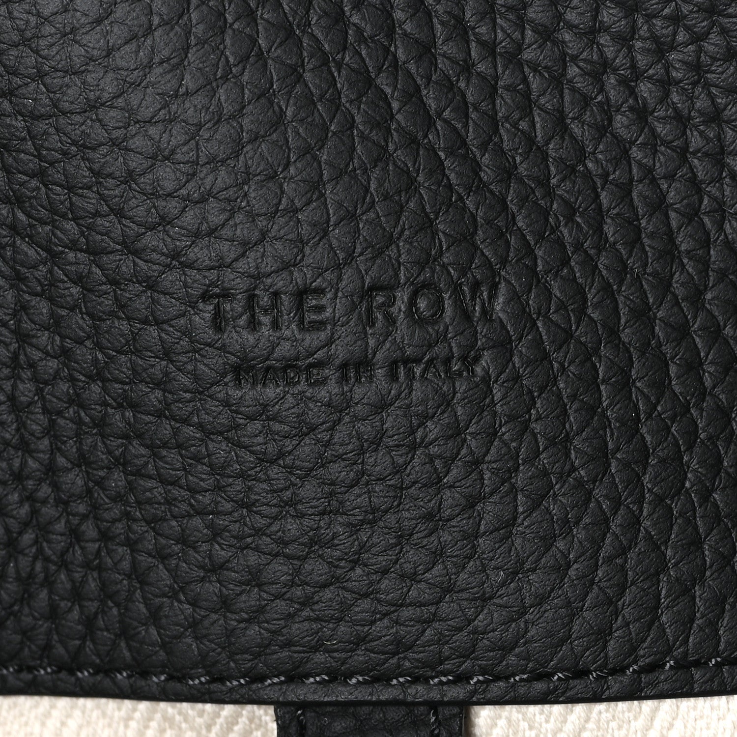 Grained Calfskin Soft Margaux 17 Black
