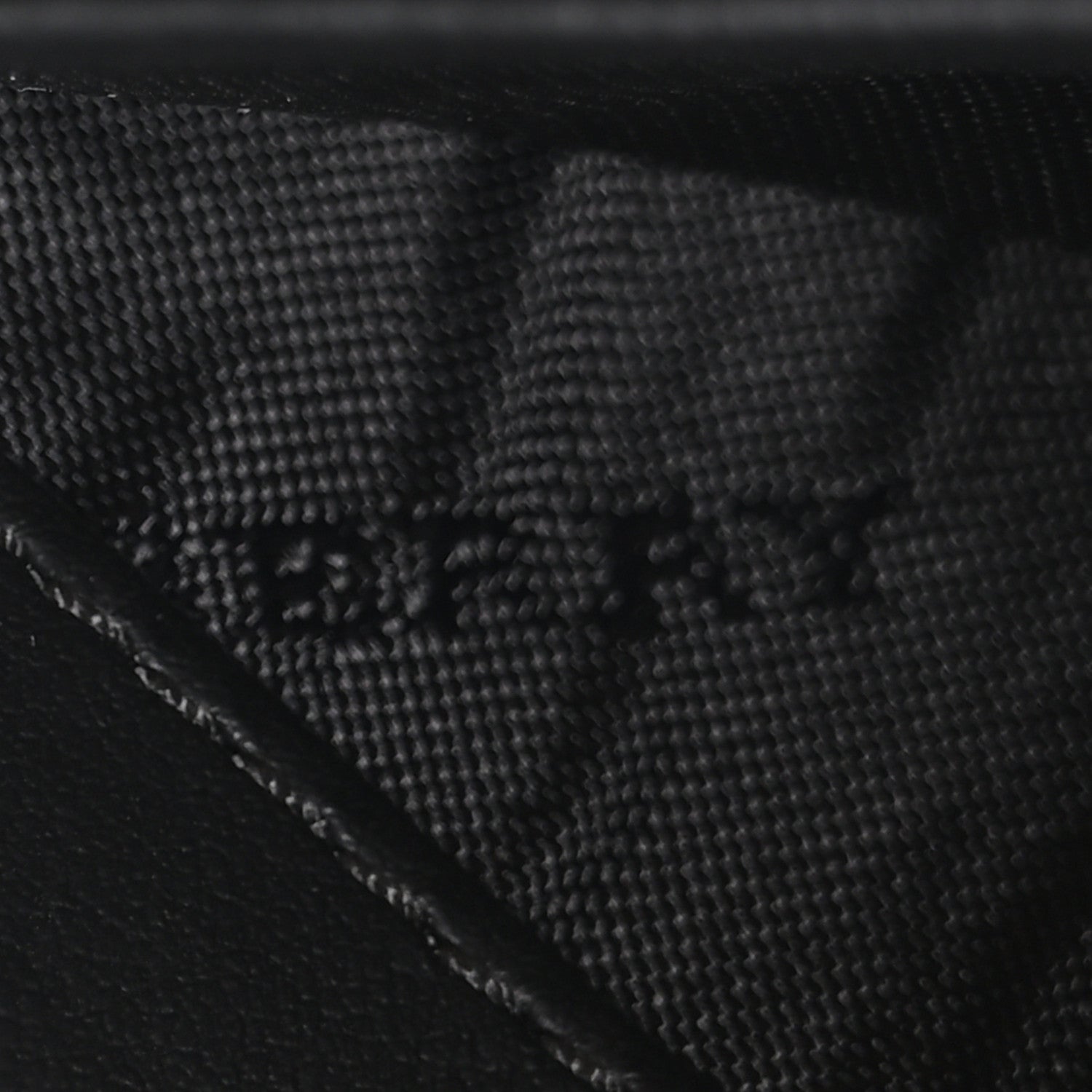 Grainy Calfskin House Check Henley Wallet On Chain Black