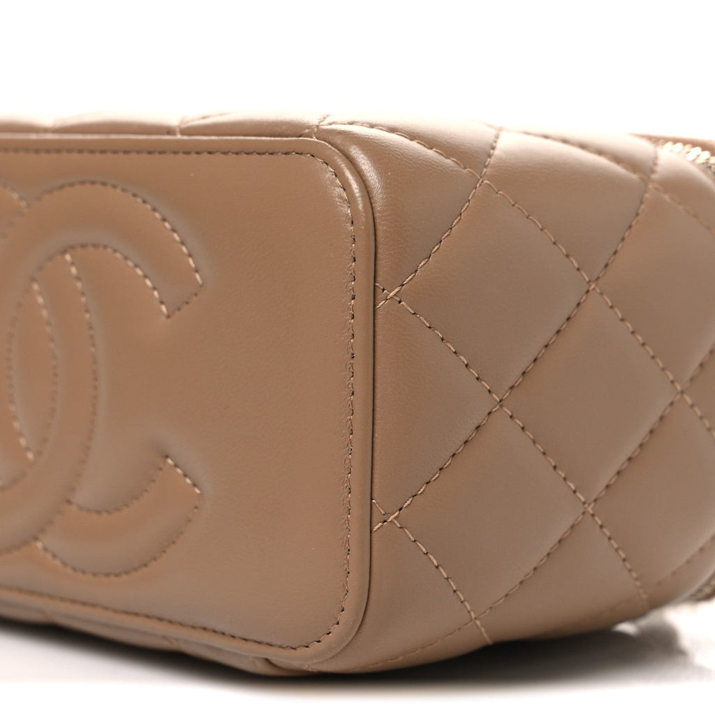 Lambskin Quilted Pearl Crush Small Vanity Case With Chain Beige