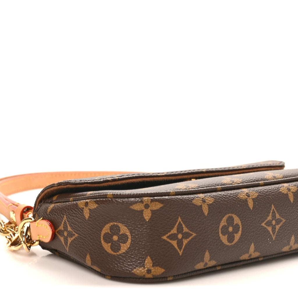 Monogram Ivy Wallet On Chain