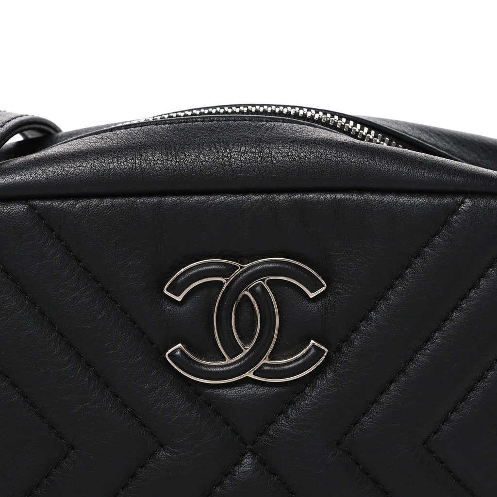 Calfskin Diagonal Chevron Quilted Tassel Camera Case Black