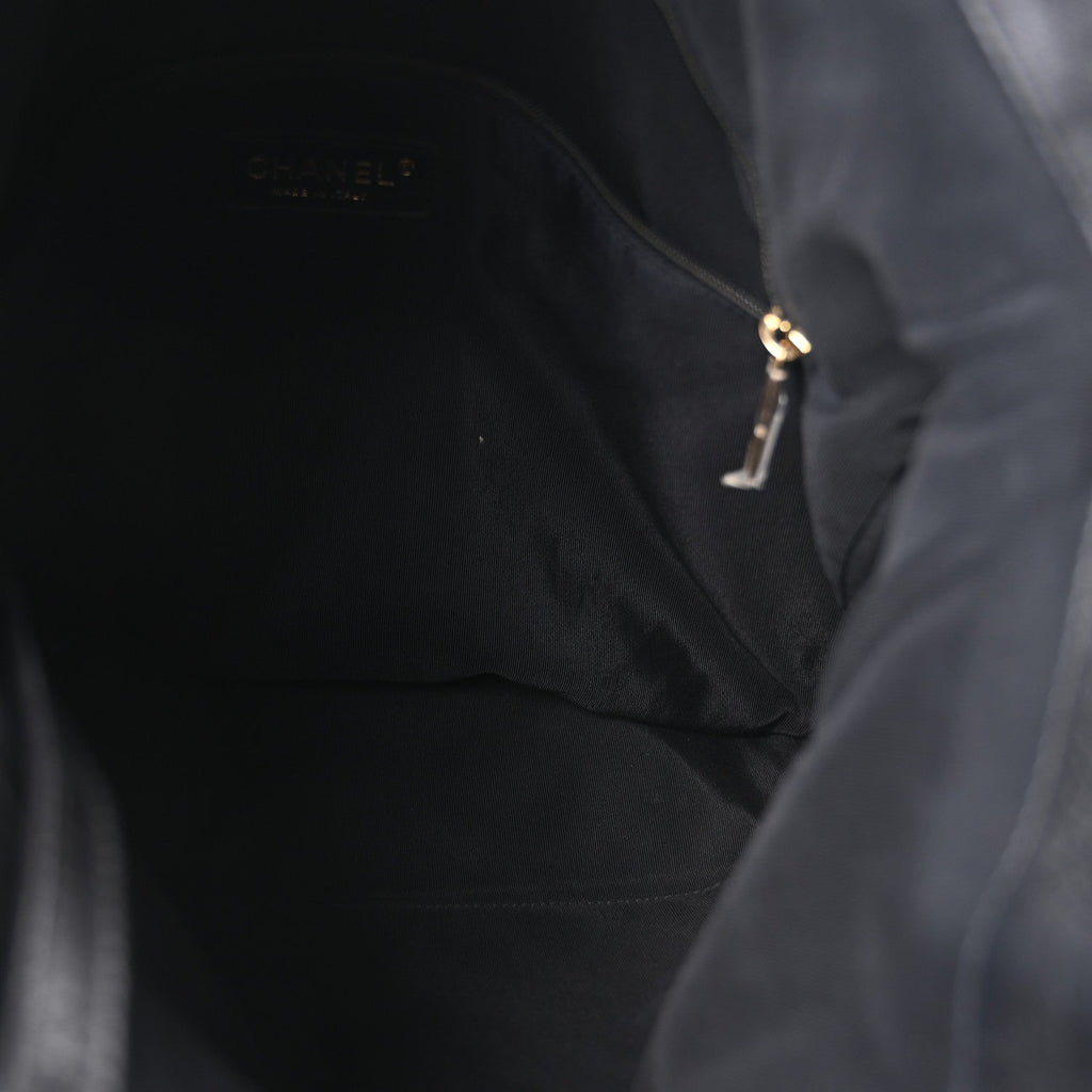 Calfskin Quilted Medium Chain Me Hobo Black
