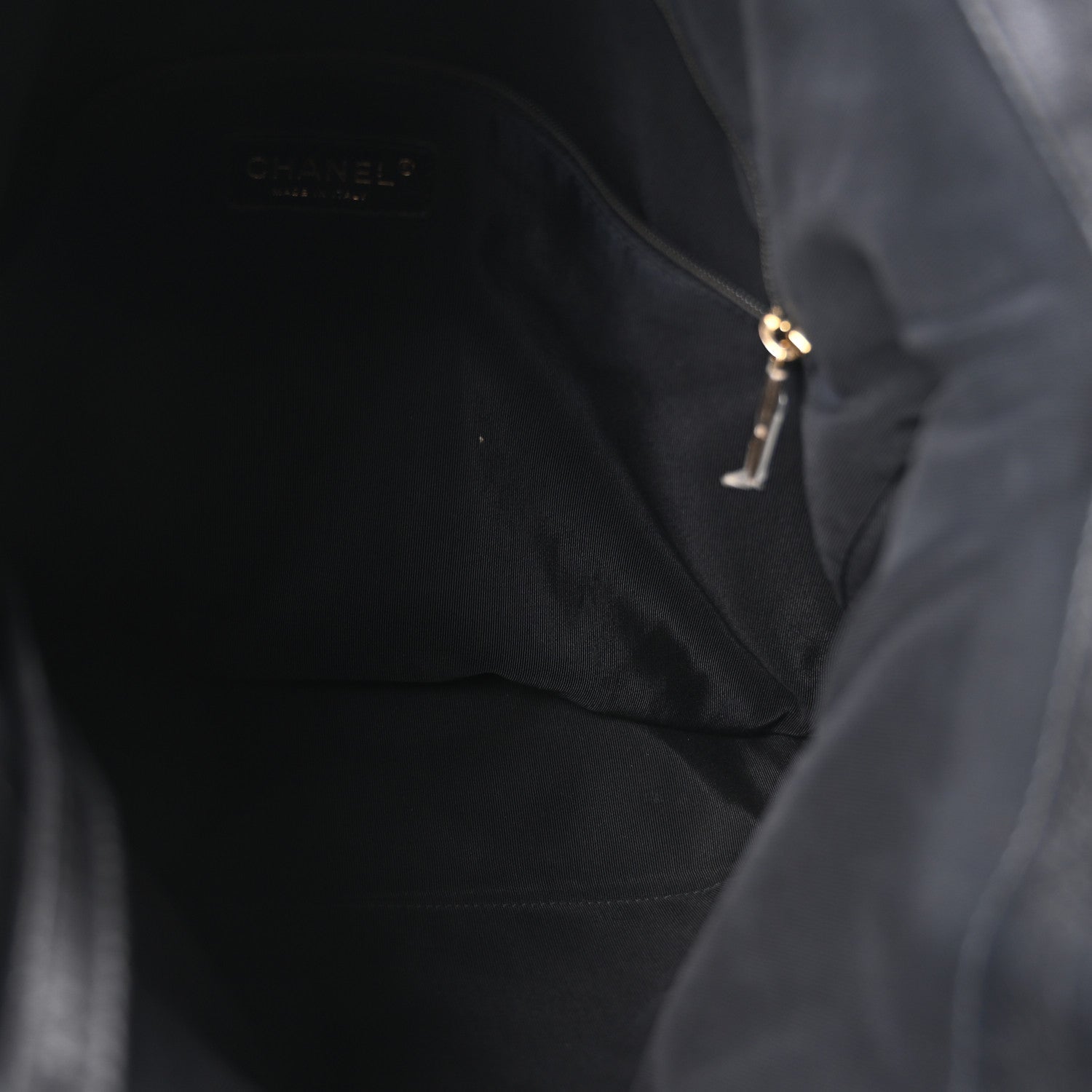 Calfskin Quilted Medium Chain Me Hobo Black