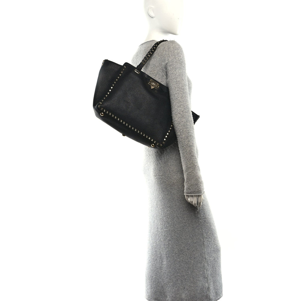 Pebbled Calfskin Medium Rockstud Tote Black