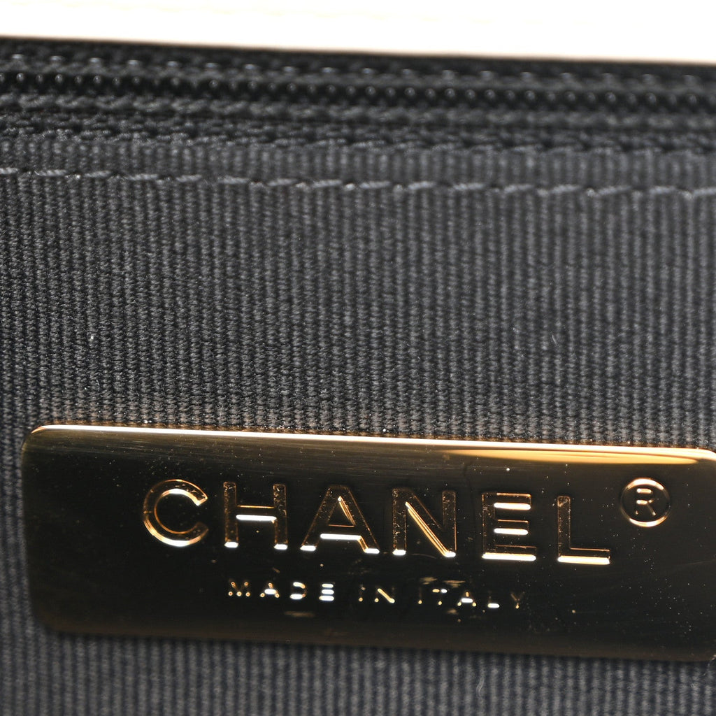 Lambskin Quilted Medium Chanel 19 Flap White