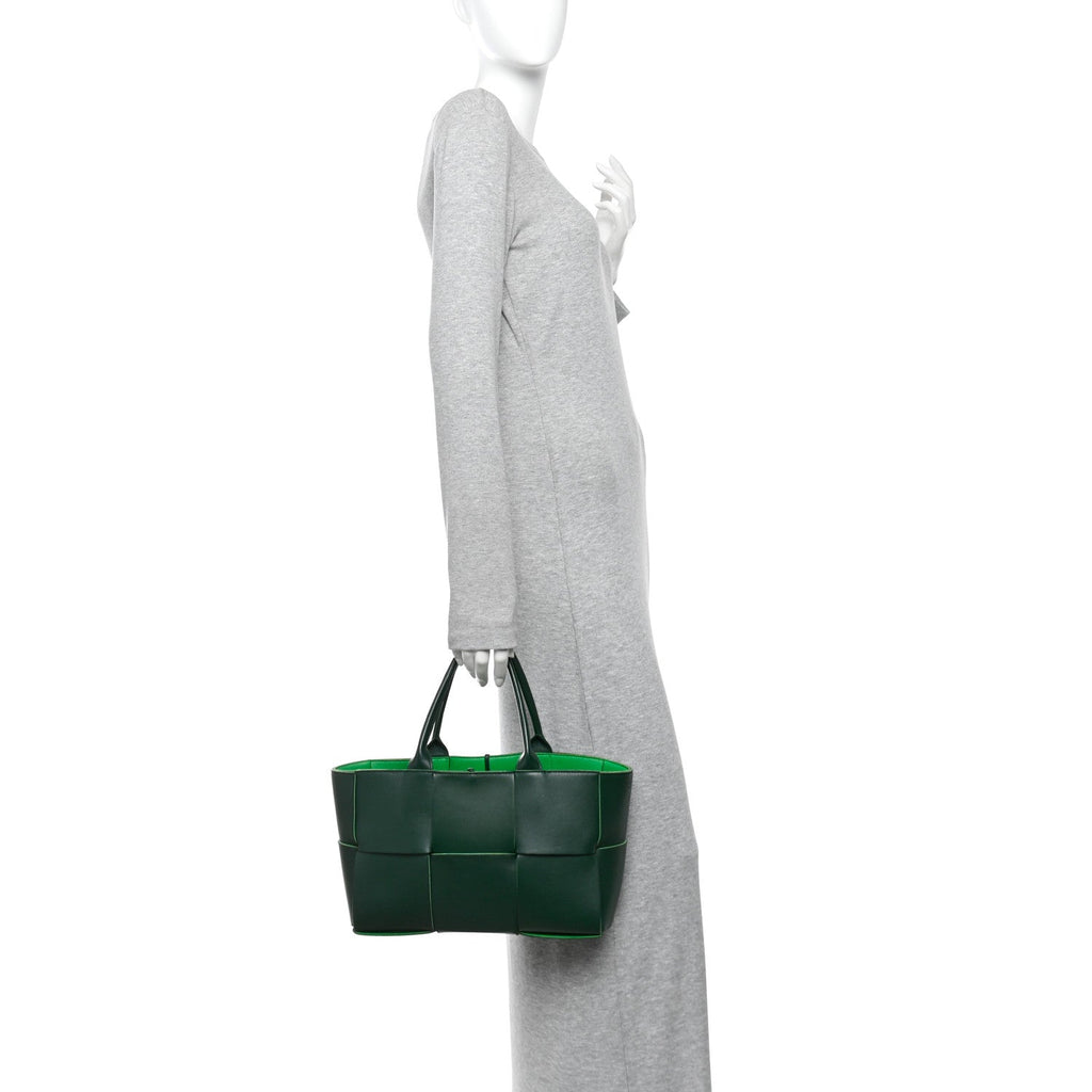 Calfskin Maxi Intrecciato Medium Arco Tote Raintree