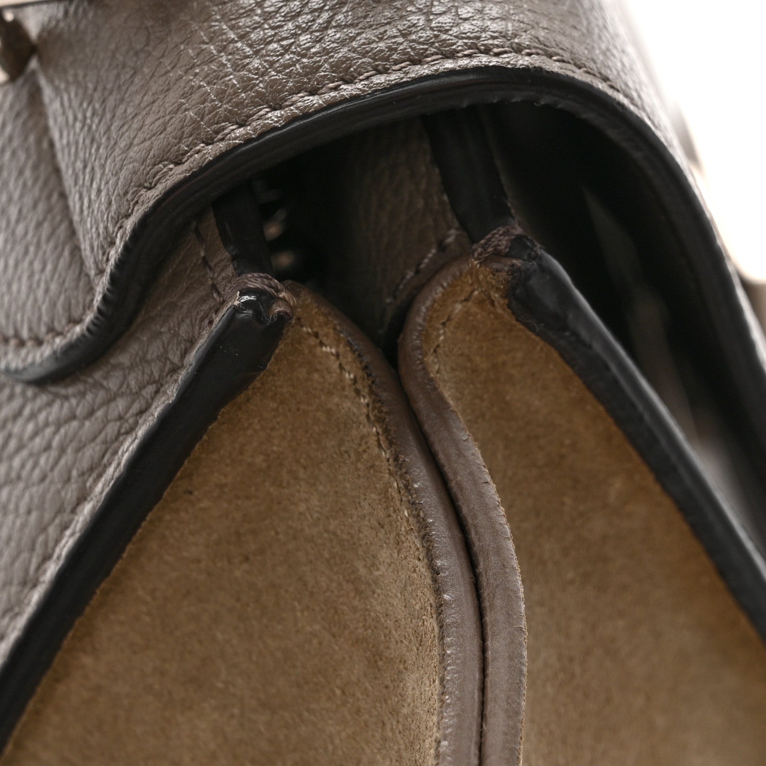 Drummed Calfskin Suede Medium Trapeze Souris