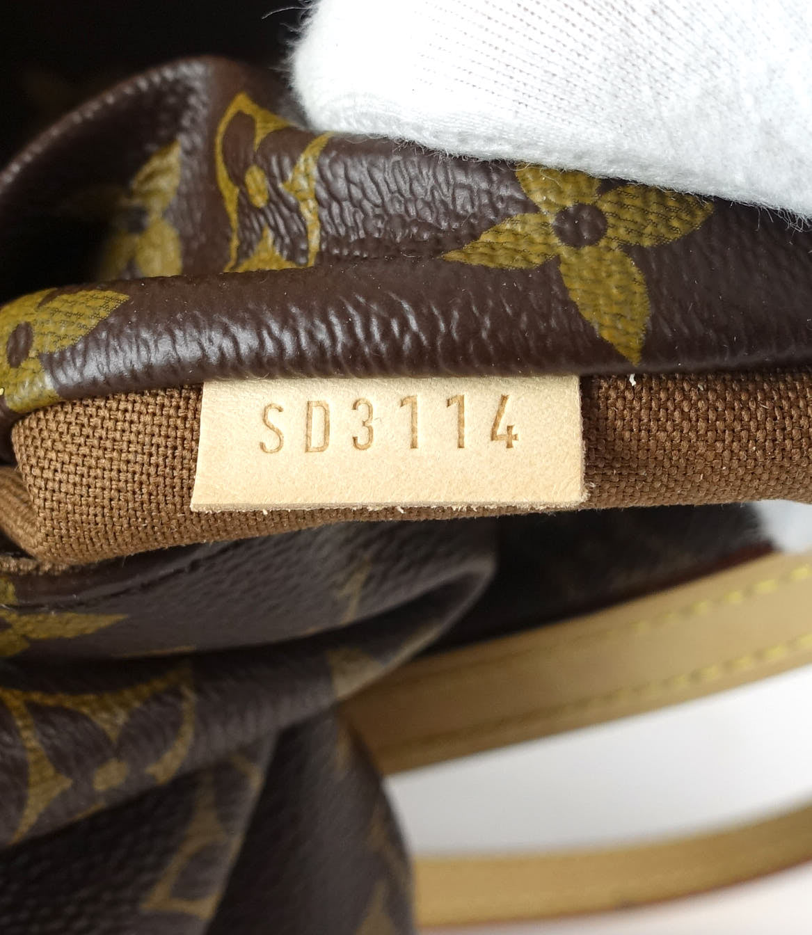 Louis Vuitto Totally MM Monogram Canvas Shoulder Bag