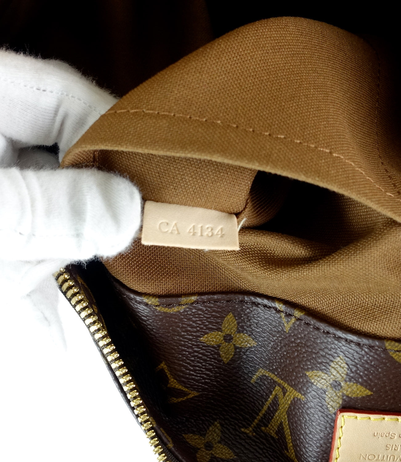 Louis Vuitto Sully MM Monogram Canvas Shoulder Bag