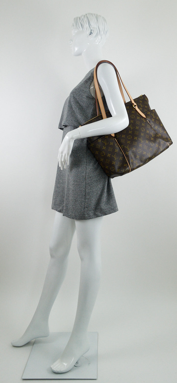 Louis Vuitto Totally MM Monogram Canvas Shoulder Bag